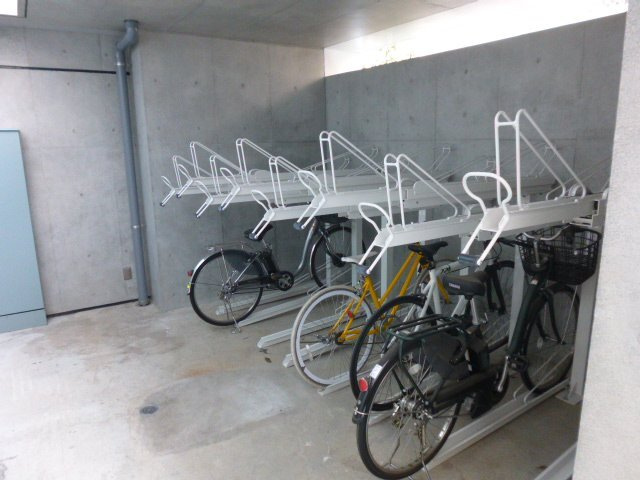アレーロ幡ヶ谷Ⅱの駐車場