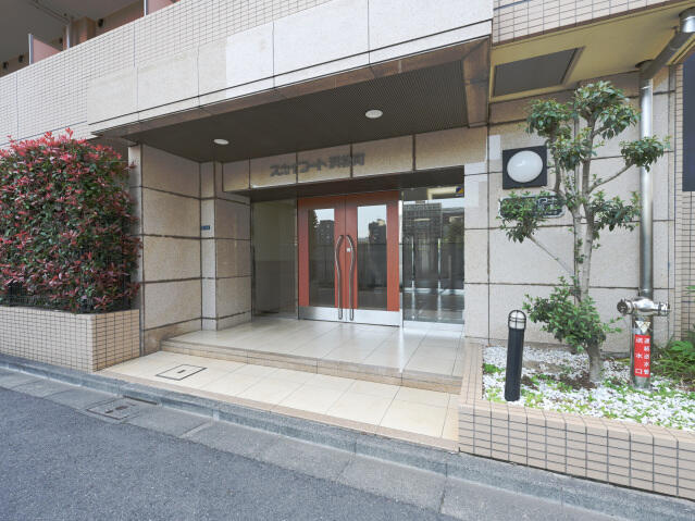スカイコート浜松町のエントランス