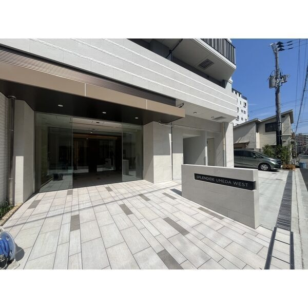 スプランディッド梅田WESTのエントランス