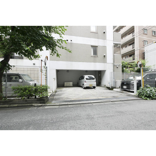ハイリーフ芝大門の駐車場