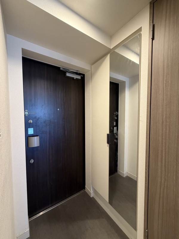 プレサンス堺筋本町ディスティニーの玄関