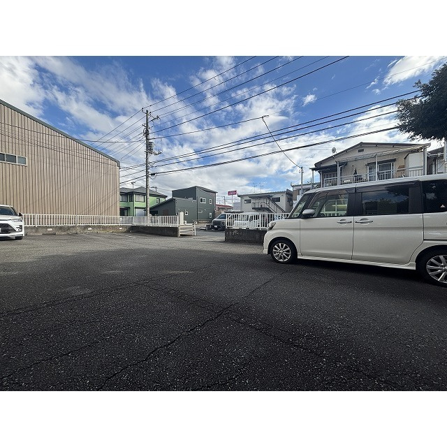 コンフォールＳＫの駐車場