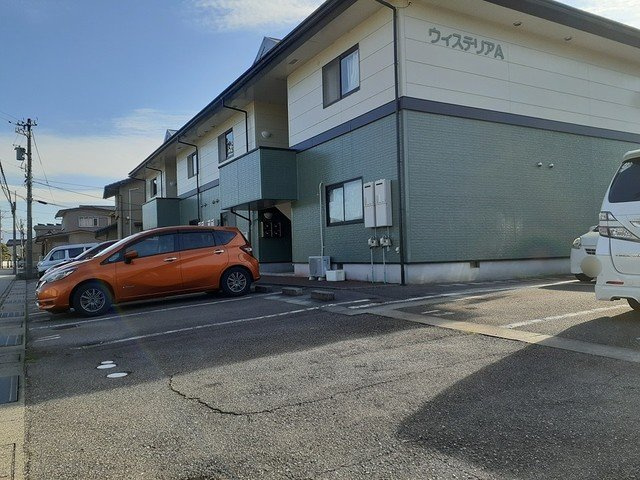 ウイステリアＡの駐車場|駐車場があります