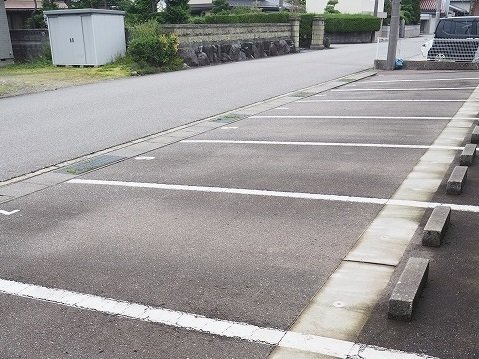 ウイステリアＢの駐車場|駐車場完備です