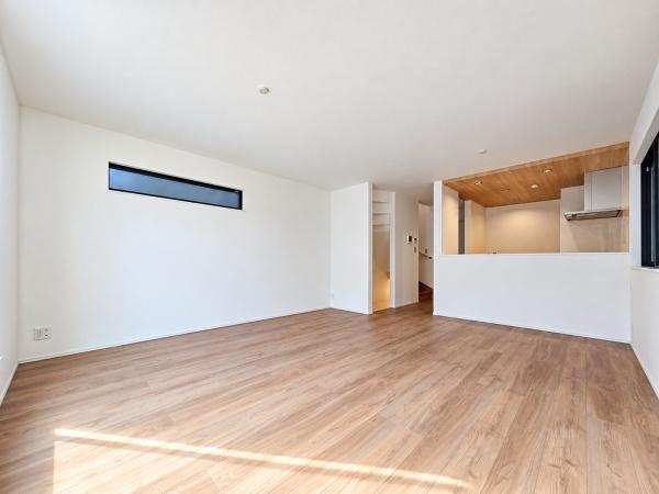 横浜市西区霞ケ丘の新築一戸建の居間・リビング|自慢したくなるリビング！
形も良く家具の配置にも困りません。