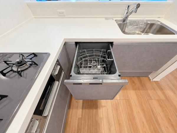 横浜市西区霞ケ丘の新築一戸建のキッチン|食洗器付きなのは家事の負担を軽減してくれる嬉しいポイント♪