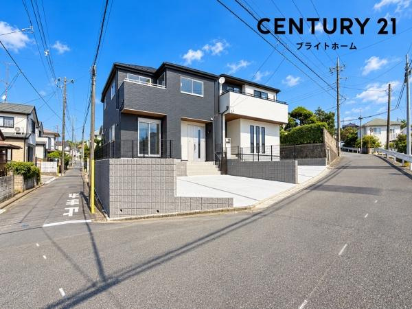 横浜市旭区今宿東町の新築一戸建の前面道路含む現地写真|車通りが少ない為、小さなお子様にも安心です。
是非一度、現地へ起こしください。