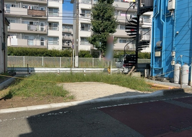 【設備】 | 敷地内には、散水栓や立水栓があります。水道水を直接利用できるため、水を運ぶ手間を省くことが出来ます。大量の水を必要とする洗車作業や清掃などに役立ちます。その他設備とあわせて、現地でご確認ください。