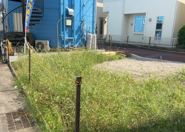 【玄関】 | 玄関は、狭すぎると複数人で使いにくく、広すぎても無駄な空間になりがちです。最低2畳を目安にして、家の広さとの兼ね合いや家族の人数を考慮して決めるとよいでしょう。現地を見学して快適な玄関を選びましょう！