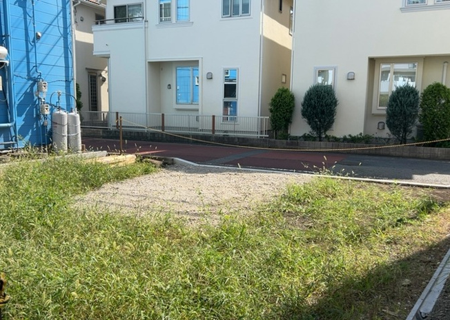 【玄関】 | 玄関ポーチにおいて最も重視すべきと言っても良いのが広さです。適切な広さの玄関ポーチでないと外見的なバランスは崩れてしまいますし、何より使いにくくなってしまいますので、現地で実際に下見をしてみましょう！