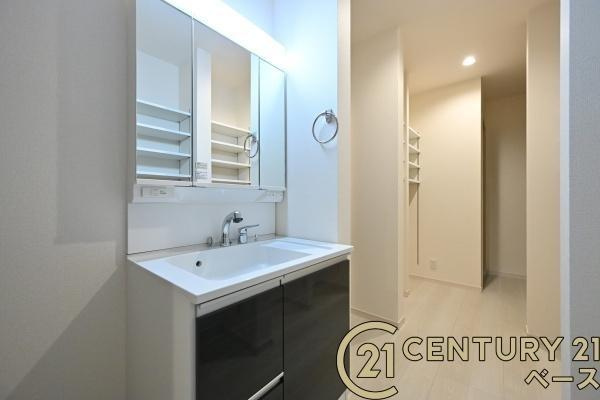 リーブルガーデン押熊町 ２号棟 ／新築一戸建の内観：施工例|■収納スペース豊富・スタイリッシュな洗面台です！■