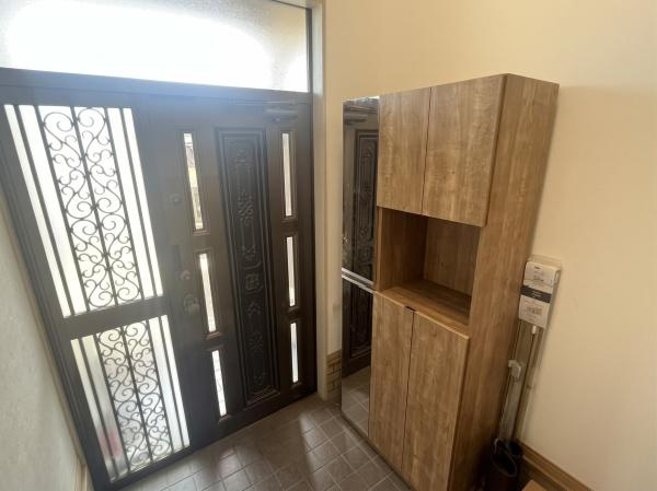 北葛城郡上牧町服部台１丁目の中古一戸建の玄関|ＡＩによる残置物除去を行った画像を使用しています。