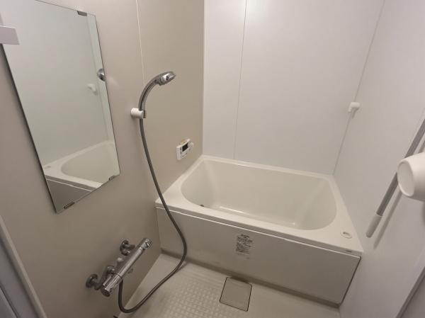 北葛城郡上牧町服部台１丁目の中古一戸建の浴室|ＡＩによる残置物除去を行った画像を使用しています。