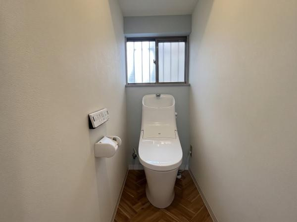 北葛城郡上牧町服部台１丁目の中古一戸建のトイレ|■現地撮影写真■トイレはきれいに使用されており、清潔感のある空間です。※画像はＡＩ加工により荷物等除去したイメージです。