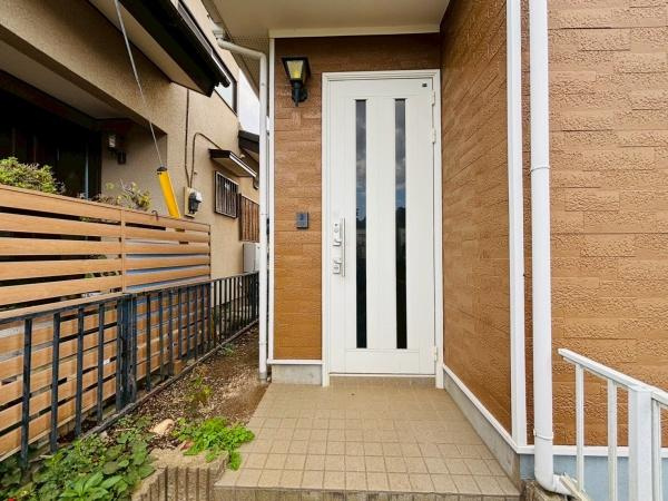富里市七栄の中古一戸建の玄関