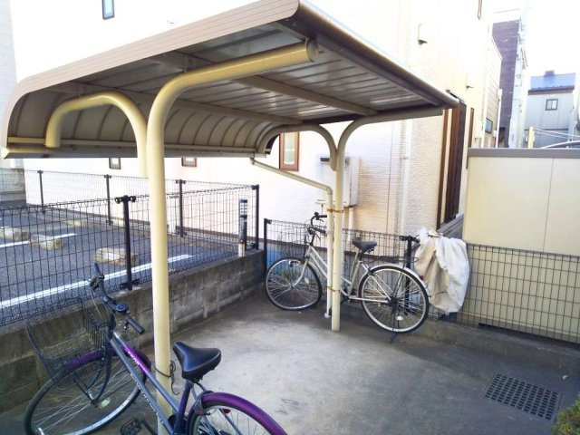 レオパレストラオムのその他|駐輪場