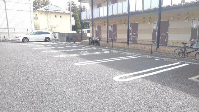 パインズデフィⅡの駐車場