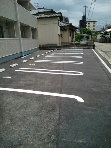 プリーマ津福の駐車場