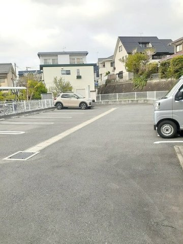 シャングリラⅢの駐車場