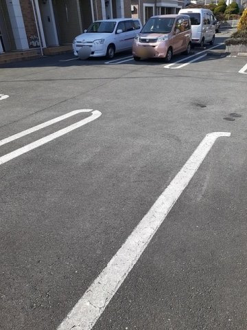 ジェルメ千本杉の駐車場
