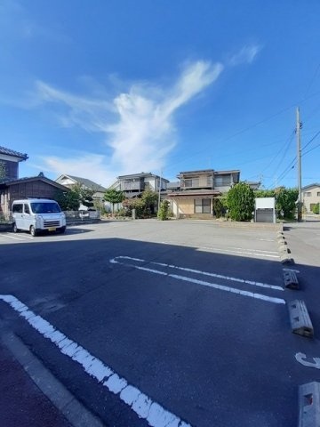 パレウエストの駐車場