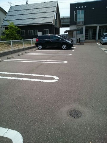 ラヴィアン・リヴィエールの駐車場