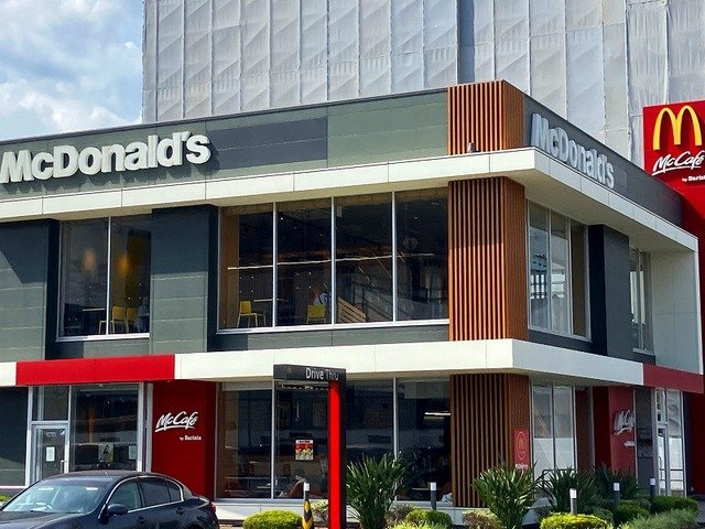 ヴァーミーⅡの周辺|マクドナルド上荒田店まで600m