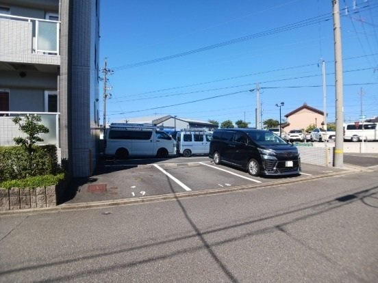 コンフォートスクエアの駐車場
