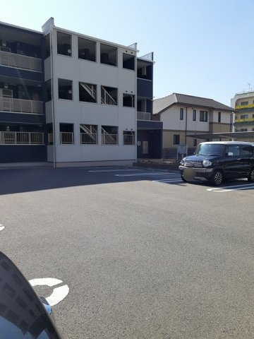 ディアコート　大宮の駐車場