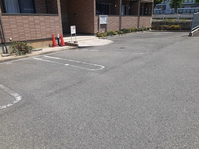 アンソレイエ　Ⅰの駐車場
