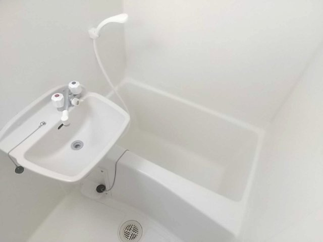 レオパレスメイフィールドの浴室