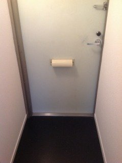 レオパレス北国分の玄関