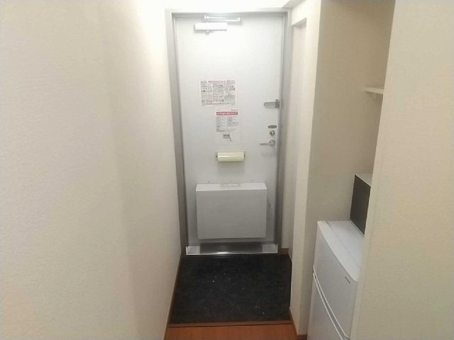 レオパレスコテナン上新井の玄関