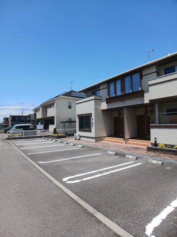 シャン　ド　シューⅡの駐車場