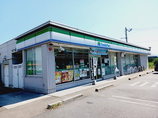 アンソレイエ見奈良　Ｂの周辺|ファミリーマート市役所前店様まで400m