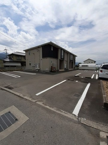 アルカンシエルの駐車場