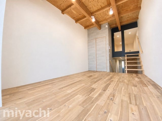 ピーススクエア住吉Bの居間・リビング