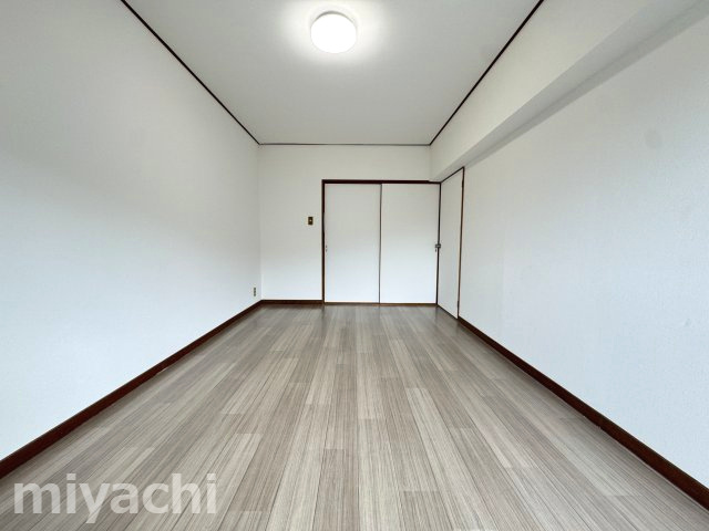 ベルハイツの洋室