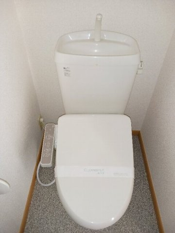 メゾン請石のトイレ|ゆったりとした空間のトイレです