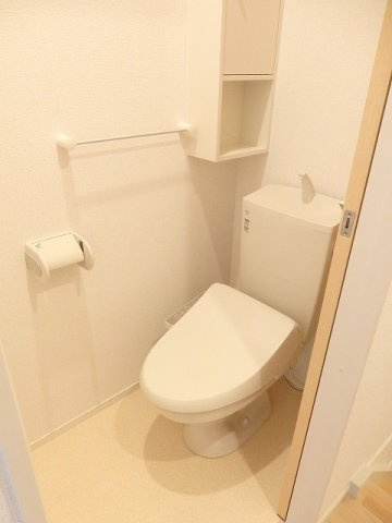 ダリエⅢのトイレ|落ち着いた色調のトイレです