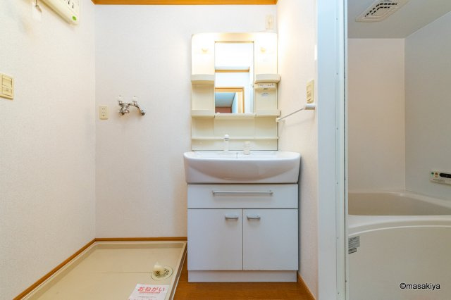 サラミタージュの洗面所|洗面・脱衣　シャンプードレッサー付き。