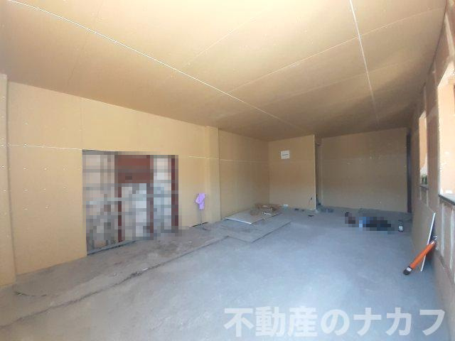 駅前ビルの内装