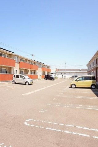 クリスタル　Ｂの駐車場