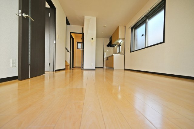 吹田市山田西1丁目　中古戸建の居間・リビング|ゆったり過ごせる居間です