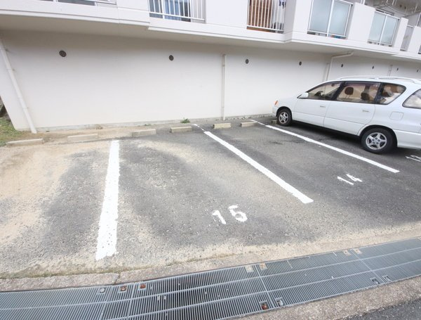 タラ生駒Ⅰの駐車場