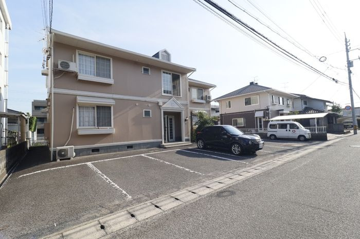 ロイヤルハイツ山上　A棟の駐車場