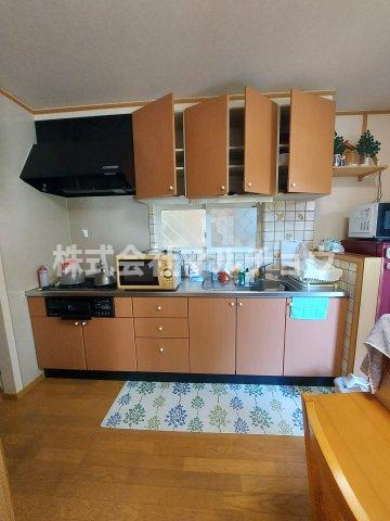 芳養松原戸建てのキッチン|キッチンでお料理をお楽しみください
