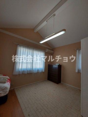 芳養松原戸建ての洋室|明るい洋室です
