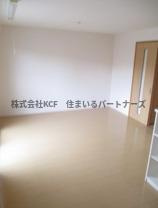 モンテカスカーダB棟の居間・リビング|こちらの居間で趣味の時間をお楽しみください