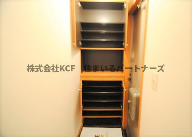 ヴィルヌーブ小森野の玄関|収納もある玄関です